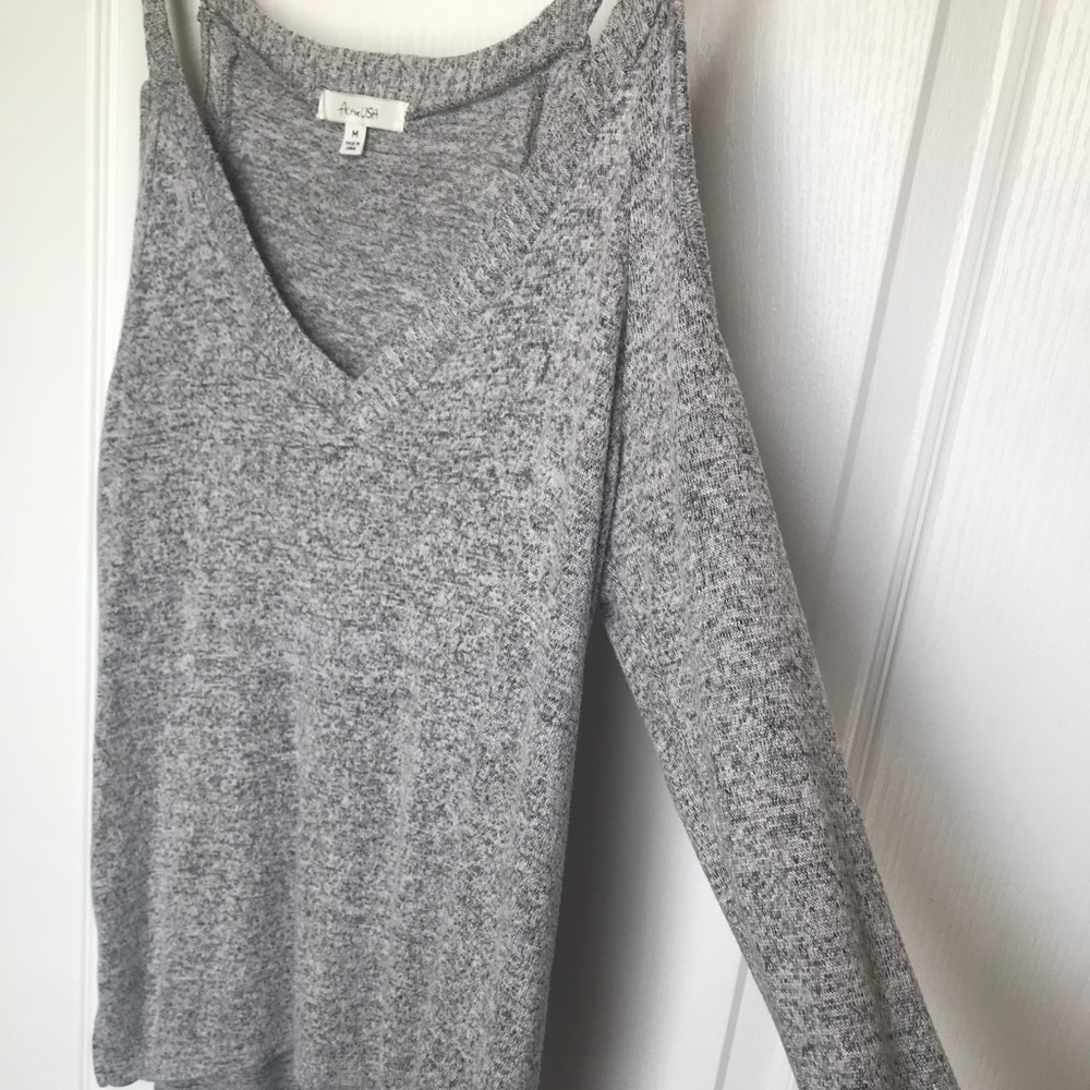Long sleeve grey top